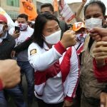 La candidate presidencial Keiko Fujimori, durante su cierre de campaña, ayer, a las afueras de Lima