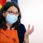 La portavoz y vicepresidenta del Gobierno valenciano, Mónica Oltra, durante la rueda de prensa tras el Pleno del Consell