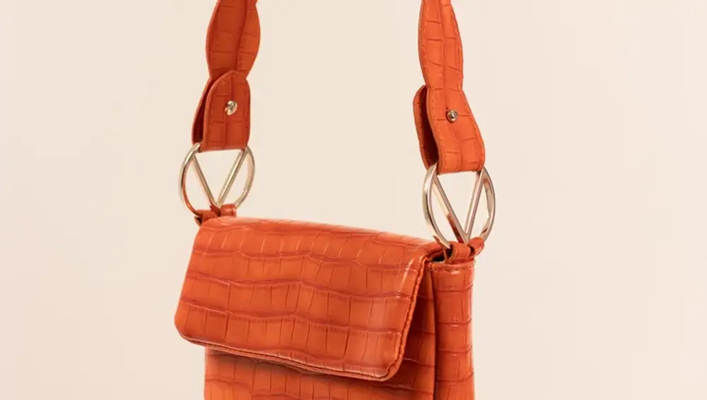 Bolso naranja.