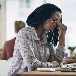 La contención emocional que padecen los afectados por esta condición suele derivar en depresión, ansiedad y en trastornos psicosomáticos | Fotografía de archivo