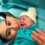 Una mujer da a luz un bebé sano tras una larga hospitalización en la UCI del Hospital comarcal de Vinaròs