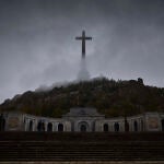 El Valle de los Caídos, donde un juzgado ha paralizado los trabajos previos a las exhumaciones en sus criptas