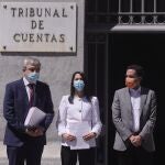 El jefe de la delegación de Ciudadanos en Europa, Luis Garicano; la presidenta de Ciudadanos (Cs), Inés Arrimadas; y el vicesecretario general y portavoz del Comité Ejecutivo, Edmundo Bal, tras presentar la denuncia el pasado día 7