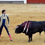 Andrés Roca Rey durante su faena en la plaza, a 6 de junio de 2021, en Brihuega, Guadalajara, España.TOROS;PLAZA;CORRIDA;TRAJE DE LUCES;TORERO;PUBLICOFrancisco Guerra / Europa Press06/06/2021