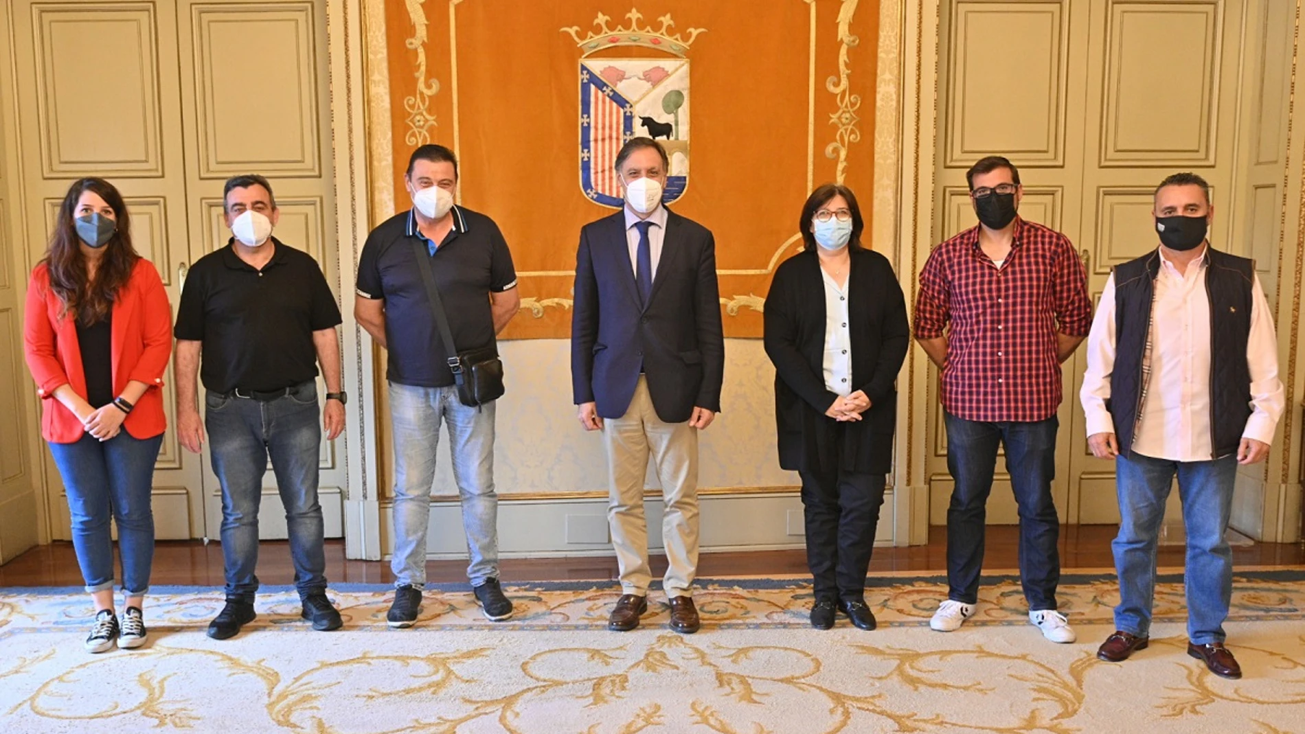 El alcalde de Salamanca, Carlos García-Carbayo, se reúne con los representantes de los comités de Empresa de Renfe y Adif