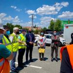 El alcalde de Majadahonda, con los responsables de la obra