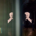 Visitantes en la exposici&oacute;n &laquo;Emilia Pardo Baz&aacute;n: El reto de la modernidad&raquo; en la Biblioteca Nacional de Madrid.