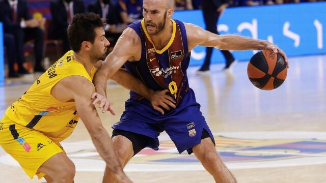 Calathes dirige el ataque el Barcelona ante la defensa de Fitipaldo