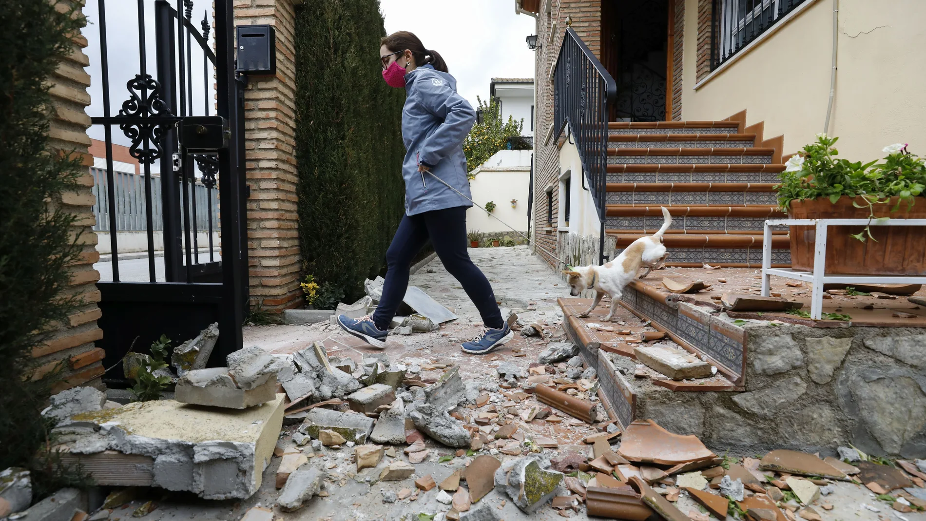 Destrozos causados en una vivienda tras uno de los terremotos que tuvo epicentro en Santa Fe, en Granada