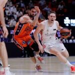 Causeur intenta escapar de la defensa de Sastre