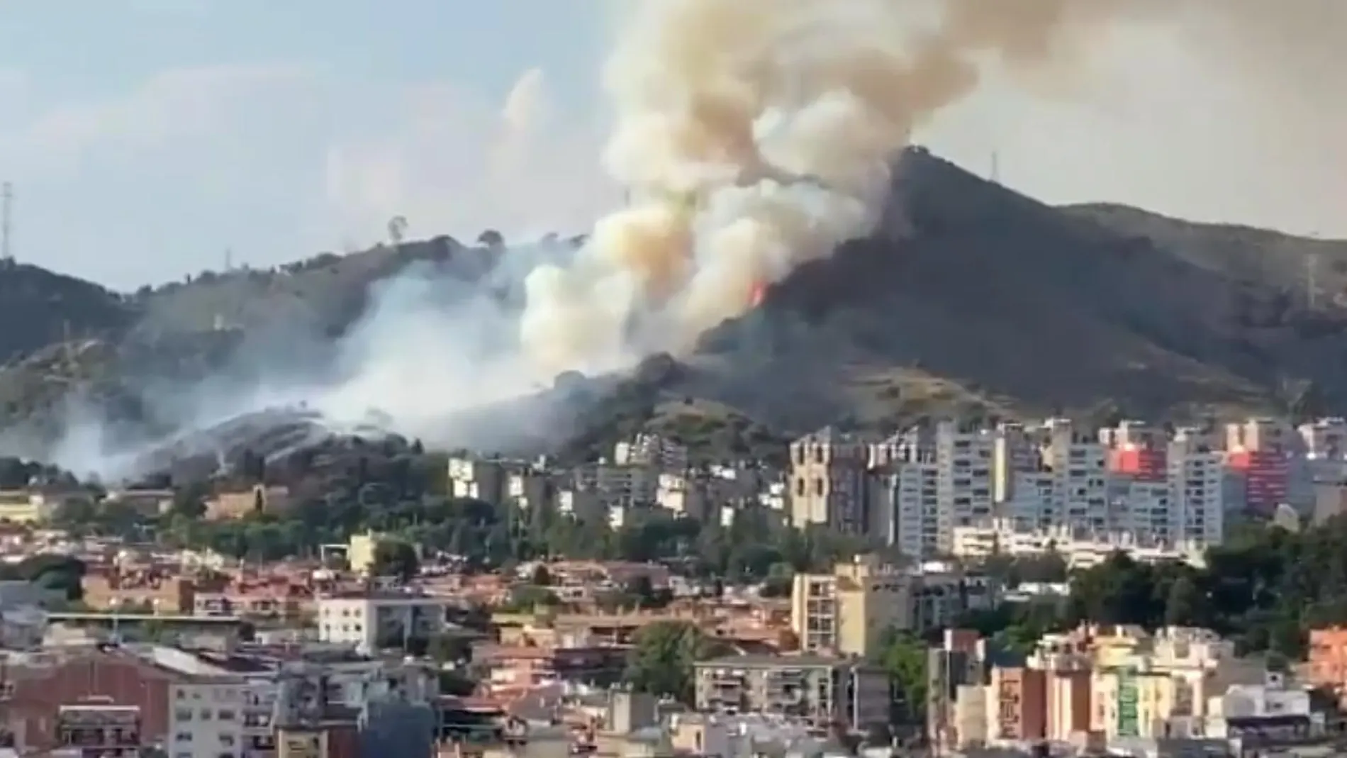 El incendio declarado en Barcelona. @Gusanagui