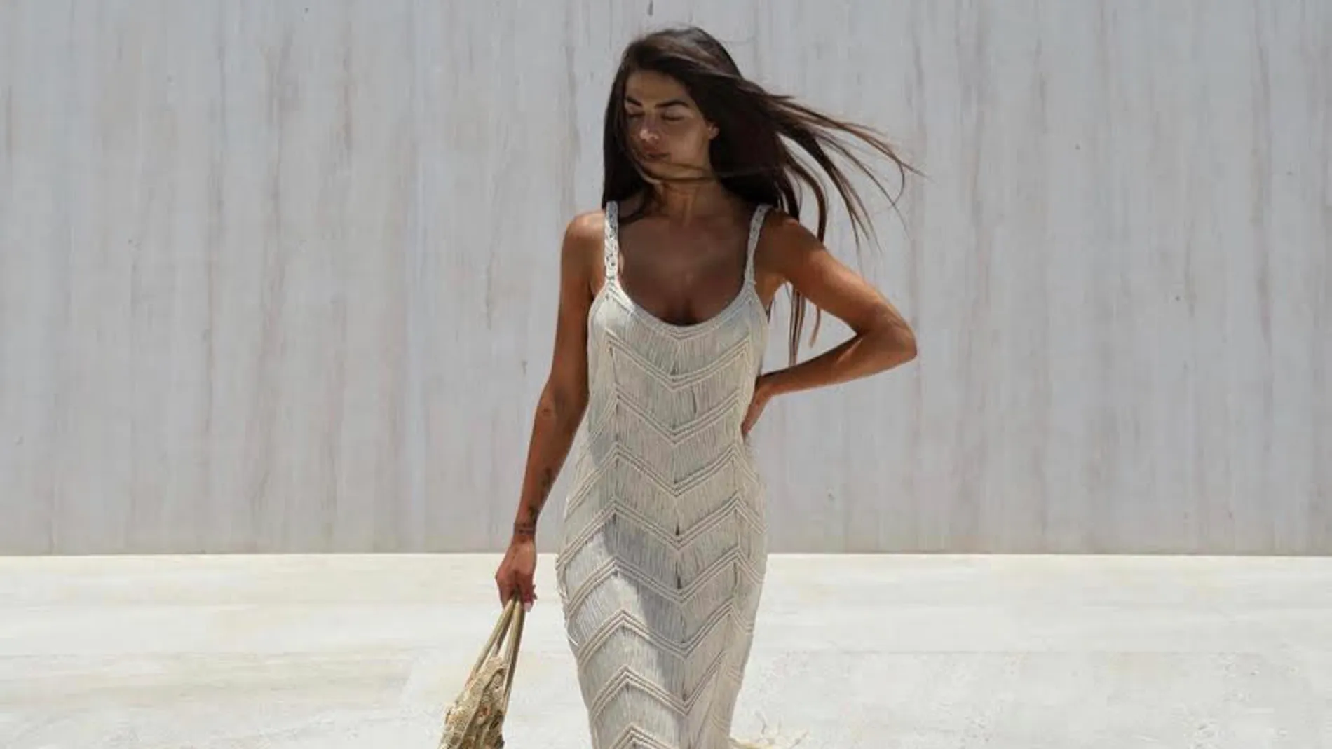 Violeta Mangriñán y el vestido de crochet de Zara.