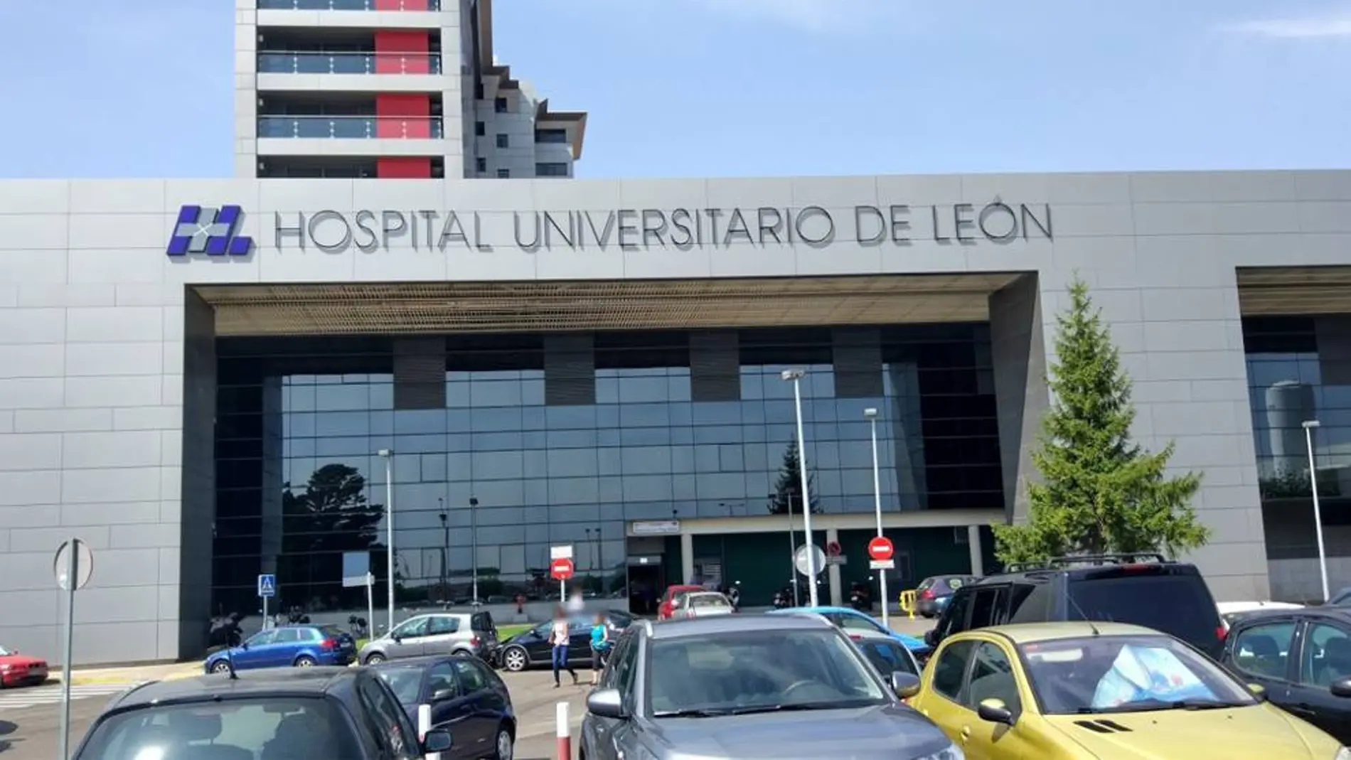 Hospital Universitario de León, donde fue ingresada la mujer agredida