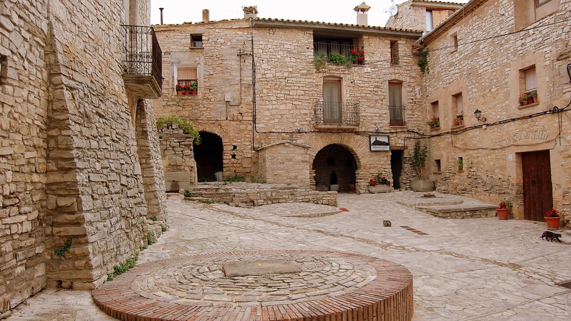 El interior de Montfalcó Murallat.