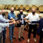 El presidente de la Diputación de Valladolid, Conrado Íscar, brinda en la bodega Epifanio Rivera