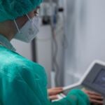 El departamento de salud del Vinalop&oacute;, del grupo sanitario Ribera, ha empezado a aplicar inteligencia artificial y tecnolog&iacute;a de voz a modo de cuidador virtual