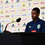 Alexander Isak en rueda de prensa.