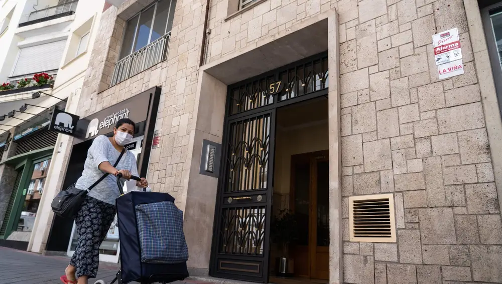 El portal de la vivienda de Lope de Rueda 57 donde Jarabo empezó su fin de semana de muerte