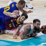 Poirier pelea con Abrines y Smits por un balón que se pierde