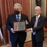 Plácido Domingo recibe el título de "Embajador Honorario"
