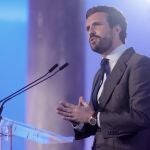 El líder del PP, Pablo Casado, interviene en una rueda de prensa para explicar los detalles de la próxima Convención Nacional de la formación, a 14 de junio de 2021, en el Palacio de Neptuno, Madrid, (España)