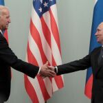 El presidente de Estados Unidos, Joe Biden, y el presidente de Rusia, Vladimir Putin. REUTERS