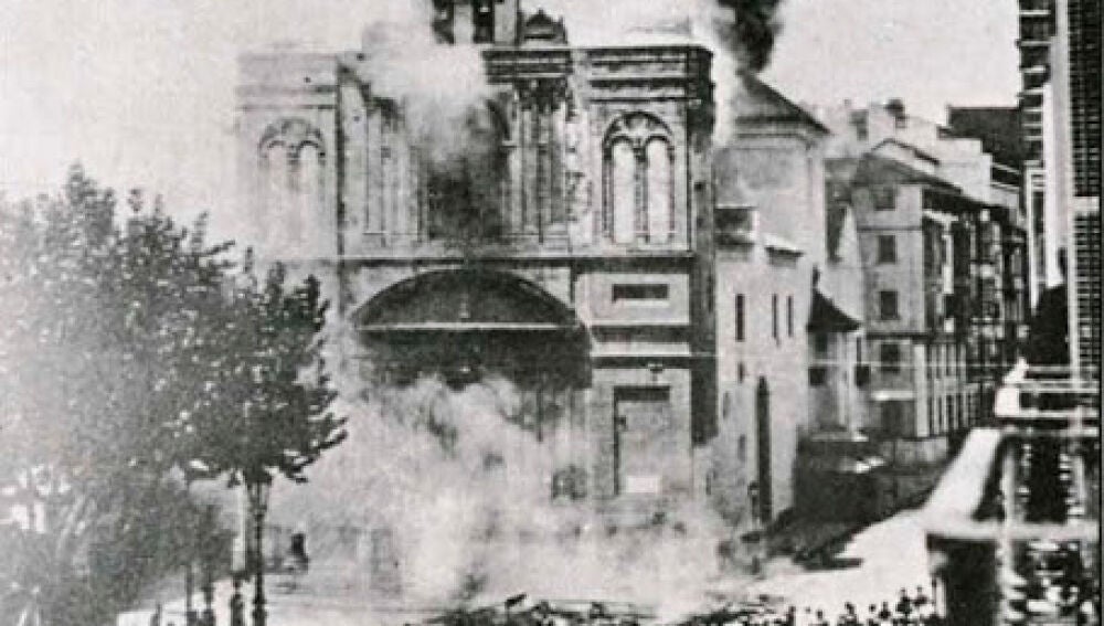 Una iglesia arde en Málaga