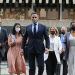 El portavoz de Vox en el Ayuntamiento de Madrid y secretario general de la formación, Javier Ortega Smith; la secretaria general de Vox en el Congreso, Macarena Olona; el presidente de Vox, Santiago Abascal o Rocío Monasterio cuando acudieron al TC.
