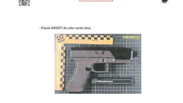 Pistola Airsoft intervenida a los detenidos