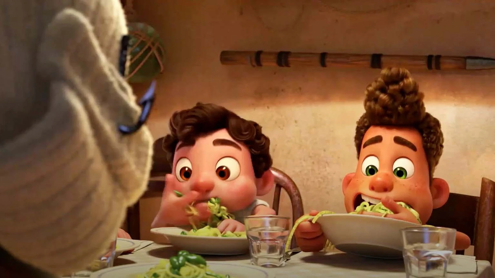 Un fotograma de la cinta de animación "Luca"