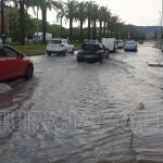 La lluvia caída esta madrugada obliga a cortar varias vías del centro de Murcia