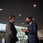 El presidente de la Comunidad Valenciana, Ximo Puig, y el de la Junta de Andalucía, Juanma Moreno