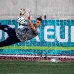 Unai Simón, en un entrenamiento de España