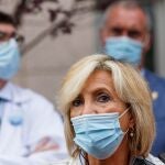 La consejera de sanidad, Verónica Casado, atiende a la prensa tras visitar la nueva resonancia magnética del Complejo asistencial de Segovia