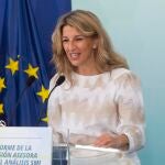 La vicepresidenta tercera y ministra de Trabajo, Yolanda Díaz, ofrece una rueda de prensa tras recibir el informe de la Comisión Asesora para el Análisis del Salario Mínimo Interprofesional