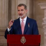 El rey Felipe pronuncia un discurso durante el acto de imposición de condecoraciones de la Orden del Mérito Civil