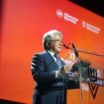 Enrique Cerezo fue uno de encargados de la entrega de premios