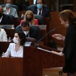 La portavoz de Más Madrid en la Asamblea, Mónica García, e Isabel Díaz Ayuso