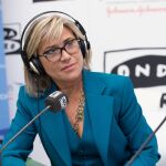 Julia Otero Periodista radio Onda Cero. Se retira temporalmente para hacer frente el cancer qie padece