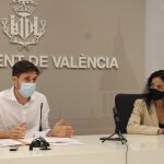 El concejal de Hacienda del Ayuntamiento de Valencia, Borja Sanjuán, con la delegada de la Agencia Tributaria, Sonia Diaz