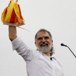 El presidente de Òmnium Cultural, Jordi Cuixart , interviene tras salir de la prisión de LLedoners,