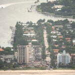 Vista áerea del edificio derrumbado en Surfside, Miami