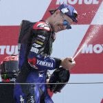 Fabio Quartararo celebra el podio de Assen su cuarta victoria del curso