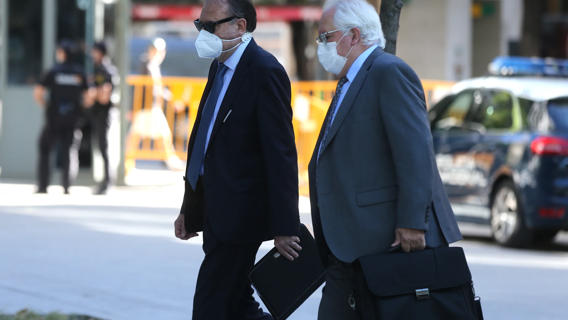 El exjefe de la UDEF (Unidad Central de Delincuencia Económica y Fiscal) José Luis Olivera (i) se dirige a la Audiencia Nacional para declarar en la Operación Kitchen