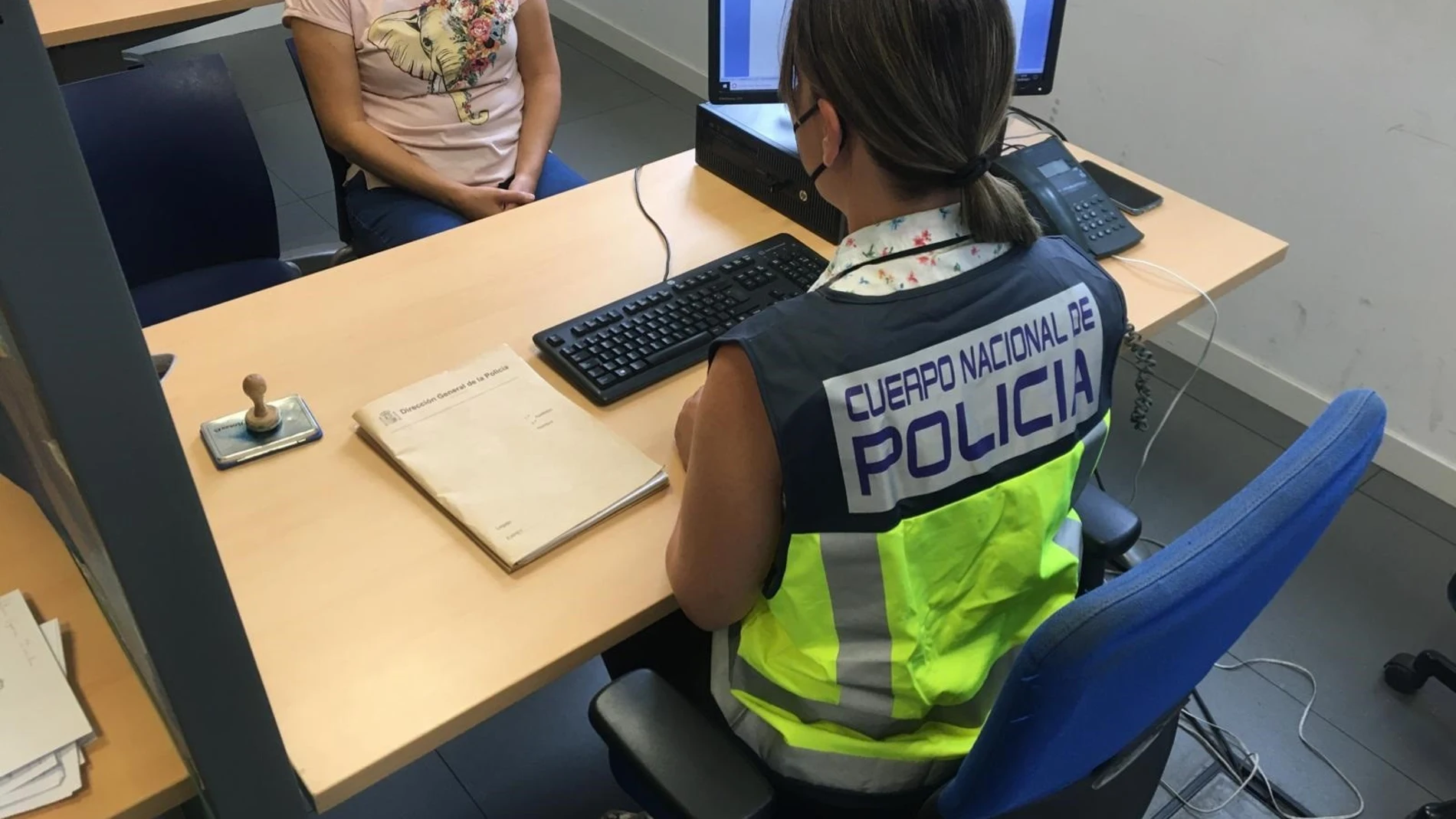 Agentes de la Policía Nacional, durante una investigación