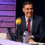 El presidente del Gobierno, Pedro Sánchez, es entrevistado por la cadena Ser en Barcelona (imagen de archivo)