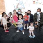 La consejera de Familia, Isabel Blanco, visita un centro adscrito al programa Crecemos en la localidad vallisoletana de Nava del Rey junto a Conrado Íscar, presidente de la Diputación de Valladolid, y Augusto Cobos, delegado de la Junta en esta provincia