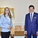 El presidente del Parlamento sueco, Andreas Norlén, recibe a la líder centrista, Annie Lööf, en la ronda con los partidos políticos