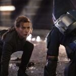 Scarlett Johansson se viste de superheroína y protagoniza "Viuda Negra", película que supone la vuelta del universo Marvel a la gran pantalla