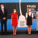 Los Reyes, Felipe VI y Letizia, la princesa de Asturias y de Girona, Leonor, y la Infanta Sofíaantes de entrar a la ceremonia de entrega de los Premios Fundación Princesa de Girona 2020 y 2021 en Caixaforum, a 1 de julio de 2021, en Barcelona, Catalunya (España). Alberto Paredes / Europa Press01/07/2021